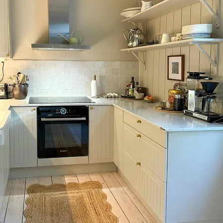 Apartament Character From 1897 In Toyen